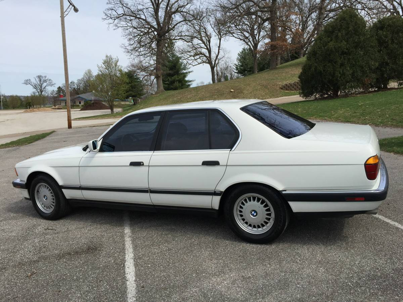 Illustration for article titled Would You Go $6,500 For This Clean, Low Mileage 1989 BMW 735i?